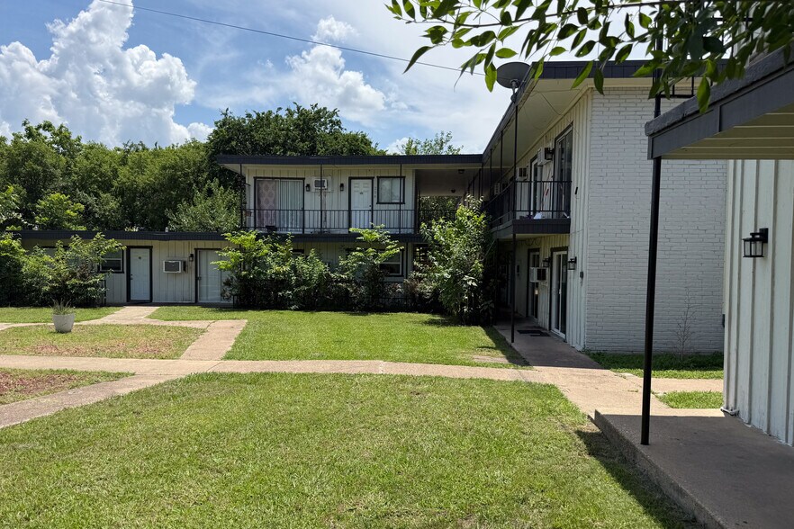 1234 Templecliff Dr, Dallas, TX à vendre - Photo de l’immeuble – Image 3 sur 6