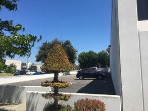 7311-7341 Anaconda Ave, Garden Grove, CA à louer Photo de l’immeuble– Image 2 sur 7