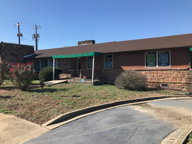 2121 Wade Hampton Blvd, Greenville, SC à vendre - Photo de l’immeuble – Image 3 sur 5