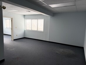 15R Hartford Ave, Granby, CT à louer Photo intérieure– Image 1 sur 4