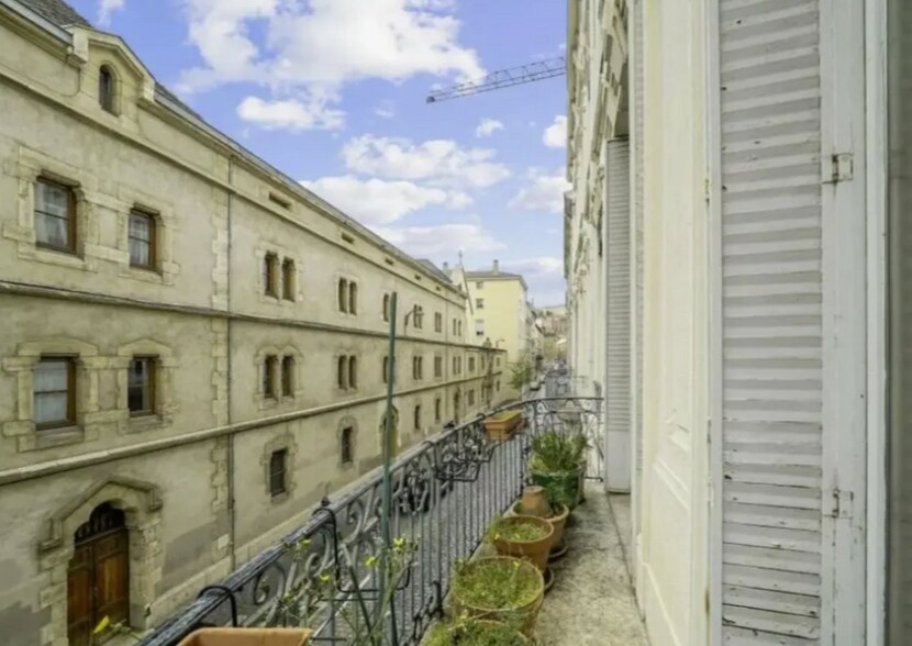View Photo
