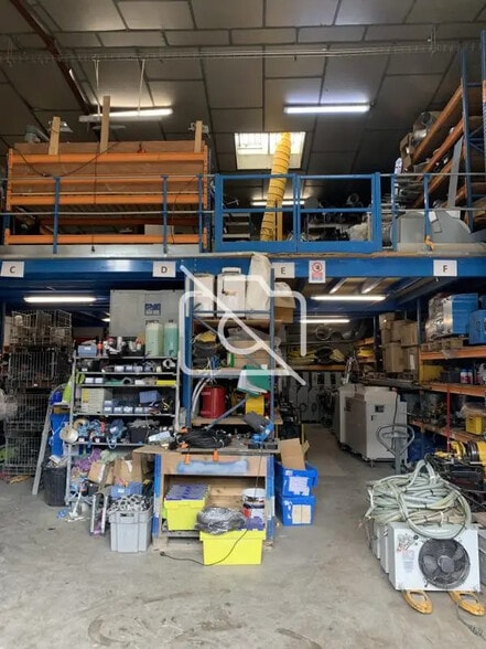 Local d'activités dans Champigny-sur-Marne à vendre - Photo de l’immeuble – Image 2 sur 5