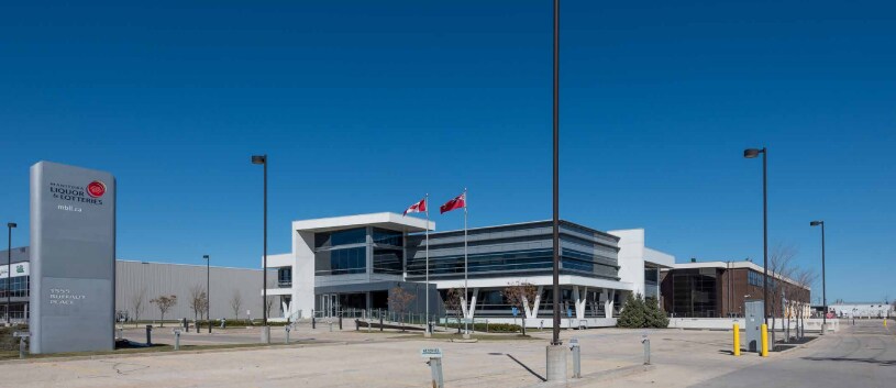 1555 Buffalo Pl, Winnipeg, MB à louer Photo de l’immeuble– Image 1 sur 2