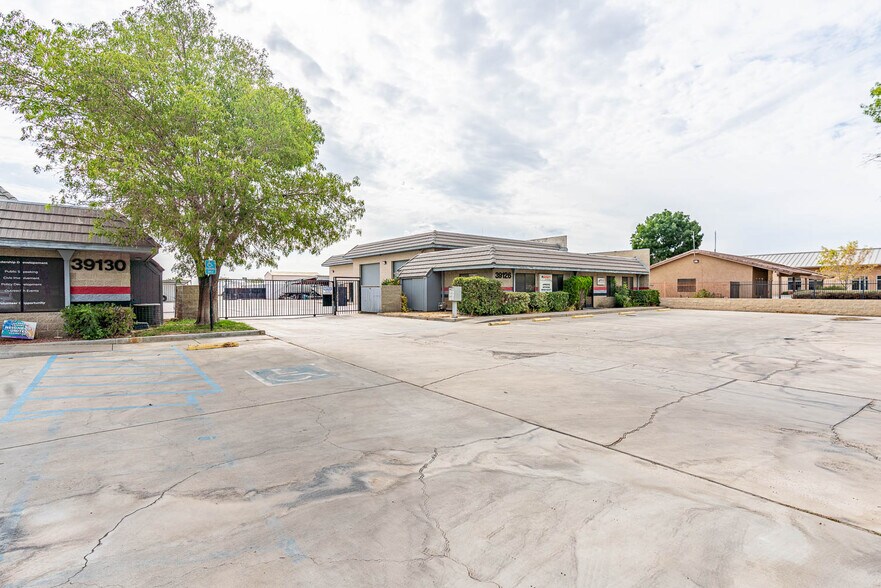 39126-39130 3rd St E, Palmdale, CA à vendre - Photo de l’immeuble – Image 3 sur 46