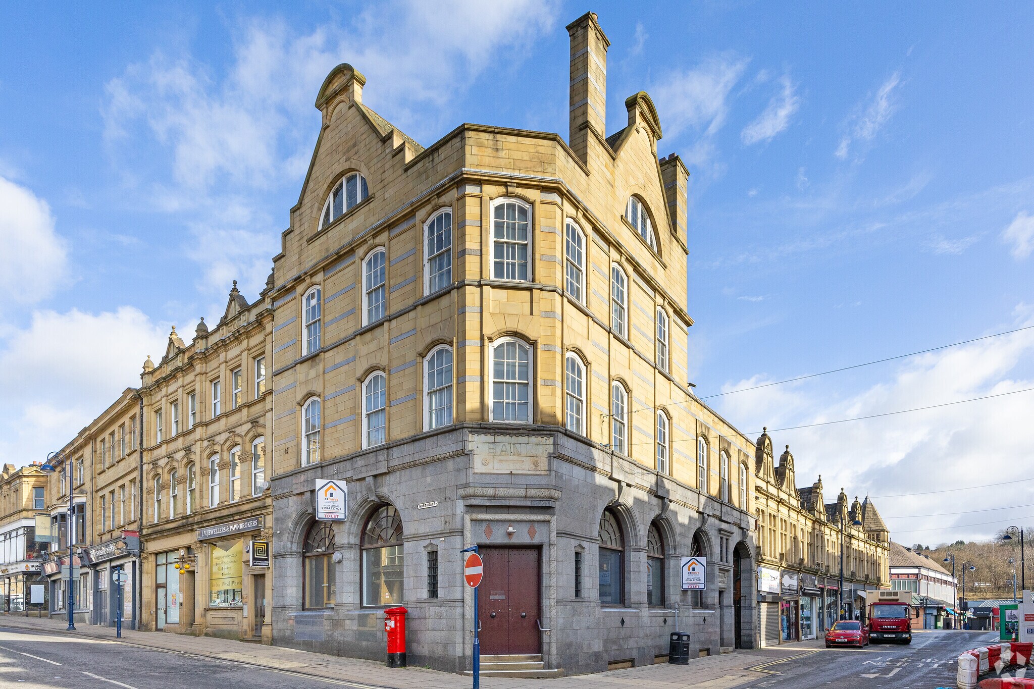 2 Northgate, Dewsbury à louer Photo principale– Image 1 sur 3