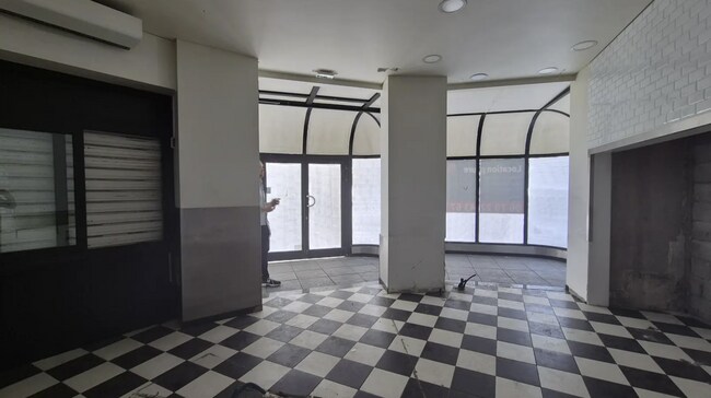 Plus de détails pour Local commercial à louer