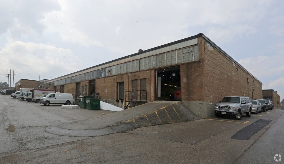 777-795 Alness St, Toronto, ON à louer - Photo de l’immeuble – Image 2 sur 3
