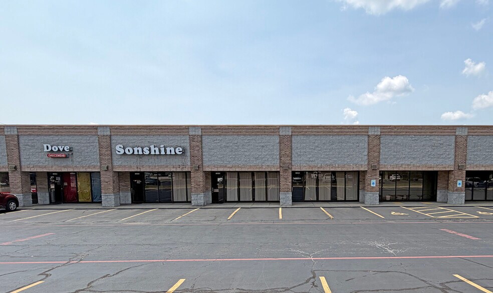 1329 E Republic Rd, Springfield, MO à louer - Photo de l’immeuble – Image 1 sur 10