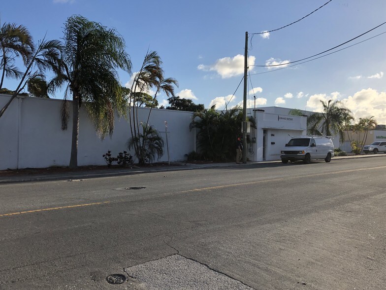 1304 Old Okeechobee Rd, West Palm Beach, FL à louer - Photo de l’immeuble – Image 2 sur 5