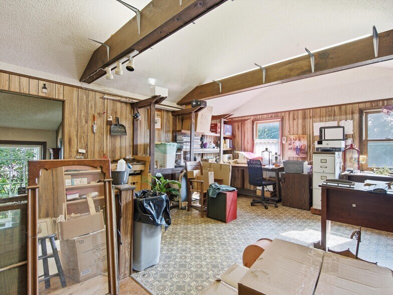 425 S Ortonville Rd, Ortonville, MI à vendre - Photo de l’immeuble – Image 3 sur 37