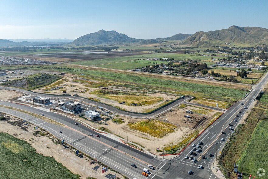 Domenigoni Pky, Winchester, CA à louer - Photo de l’immeuble – Image 2 sur 7