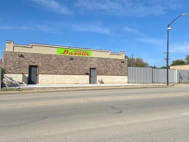 2354 S Riverside Dr, Fort Worth, TX à vendre - Photo de l’immeuble – Image 1 sur 6