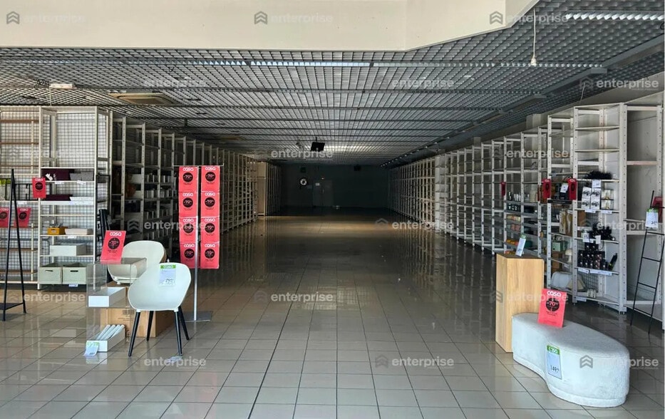 Local commercial dans Compiègne à louer - Photo de l’immeuble – Image 2 sur 3