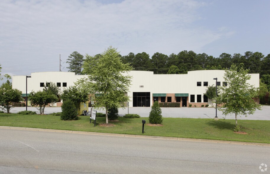 180 Shamrock Industrial Blvd, Tyrone, GA à louer - Photo de l’immeuble – Image 2 sur 5