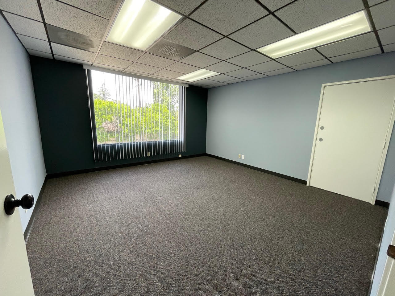 23123-23129 Ventura Blvd, Woodland Hills, CA à louer Photo de l’immeuble– Image 1 sur 4