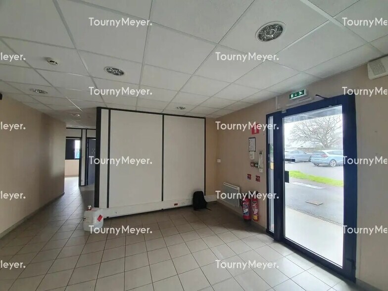 7390 Rue Léonard De Vinci, Hennebont à louer - Photo de l’immeuble – Image 3 sur 4