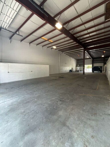 1600-1650 NW 34th Ter, Lauderhill, FL à louer - Photo de l’immeuble – Image 3 sur 5