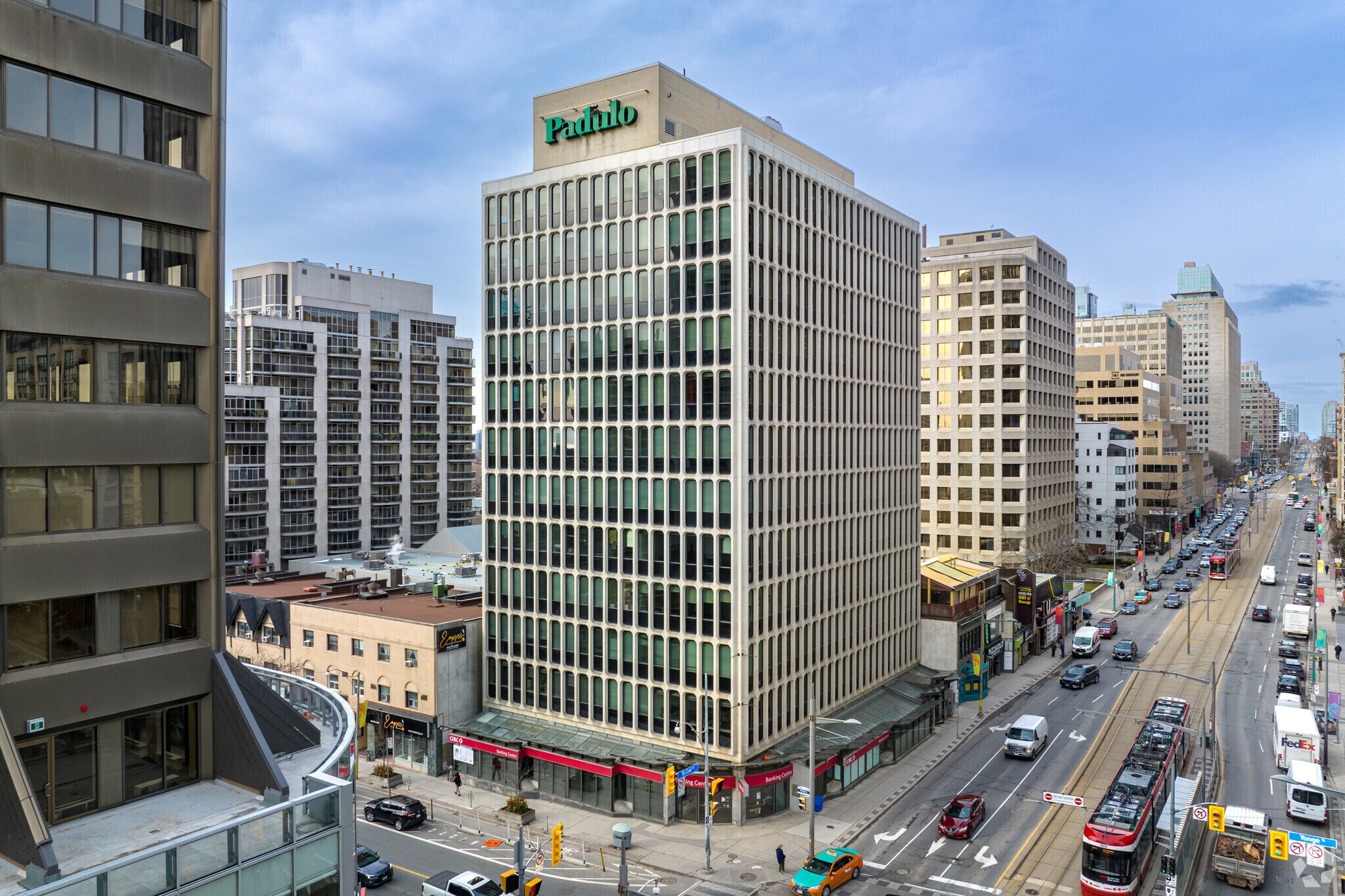 1 St Clair Ave W, Toronto, ON à louer Photo principale– Image 1 sur 7