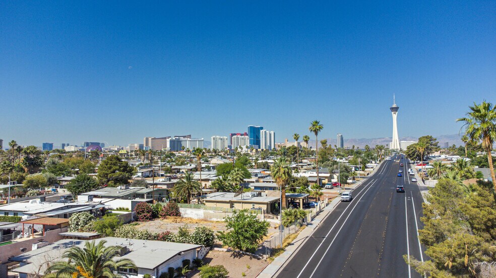 1632 E Saint Louis Ave, Las Vegas, NV à vendre - Photo de l’immeuble – Image 1 sur 43