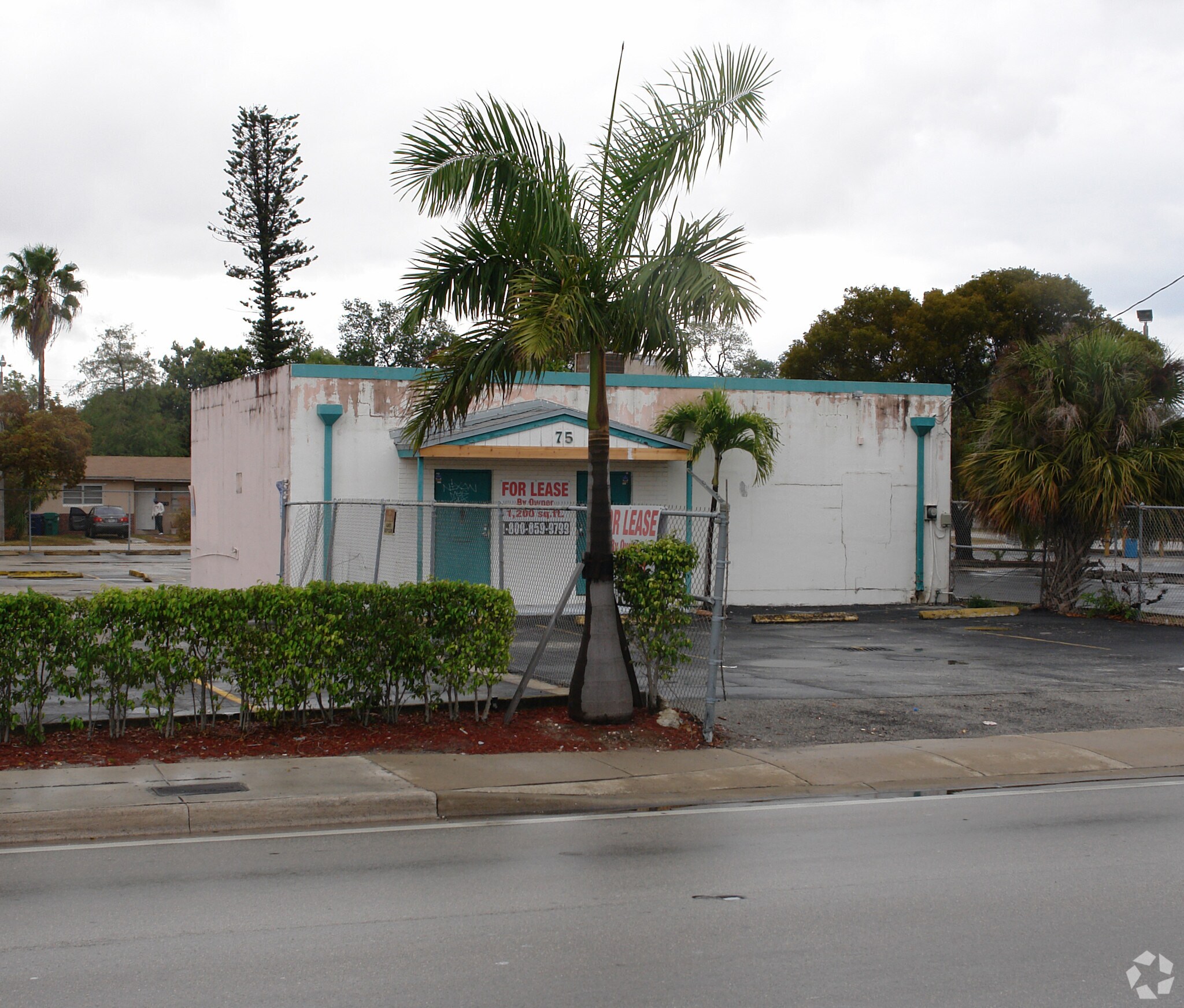 75 NE 183rd St, Miami, FL à vendre Photo principale– Image 1 sur 8