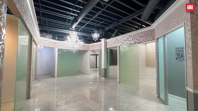 20640-20668 Ventura Blvd, Woodland Hills, CA à louer Photo intérieure– Image 2 sur 11