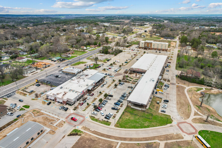 75 Miranda Lambert Way, Lindale, TX à louer - Photo de l’immeuble – Image 3 sur 23