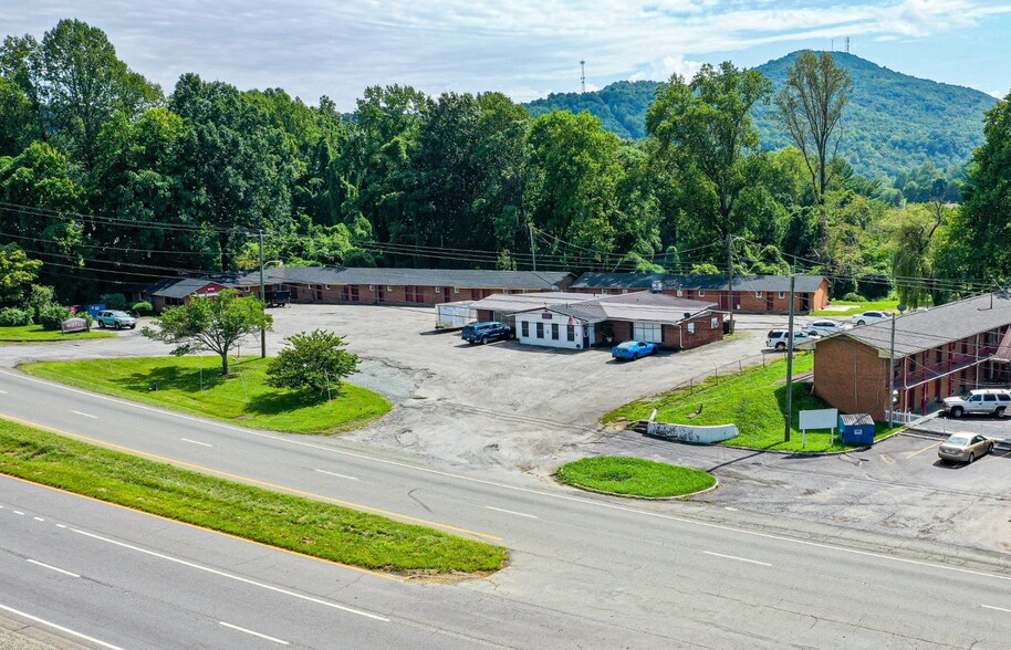 18021 Virgil H Goode Hwy, Rocky Mount, VA à vendre - Photo de l’immeuble – Image 3 sur 13