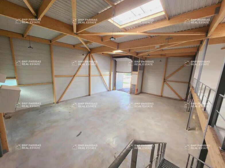 Local d’activités dans CHANTELOUP-EN-BRIE à louer - Photo de l’immeuble – Image 1 sur 19