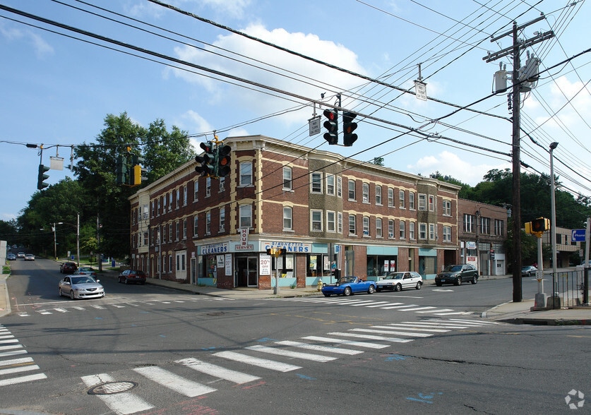 70-80 Center St, Shelton, CT à louer - Photo principale – Image 1 sur 7