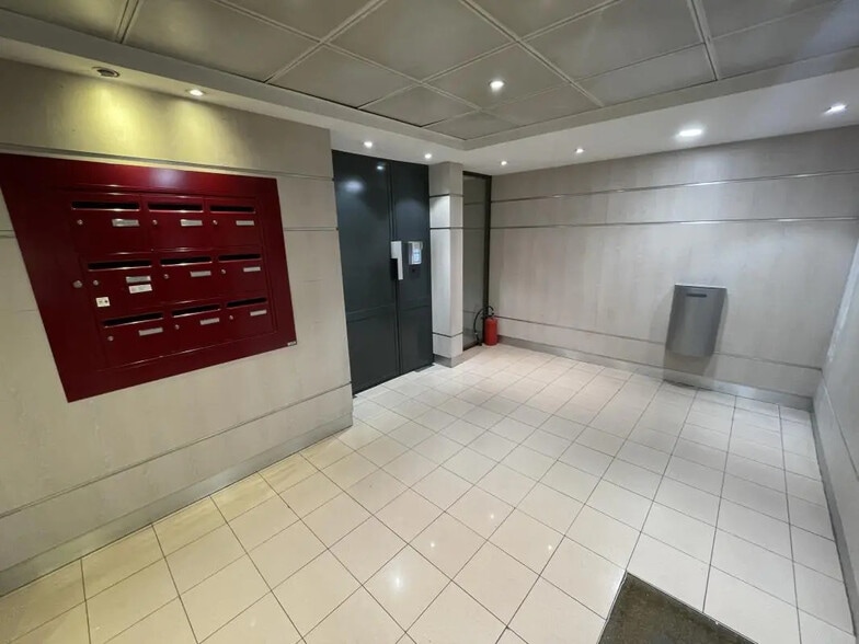 Bureau dans Marseille à louer - Photo de l’immeuble – Image 2 sur 14