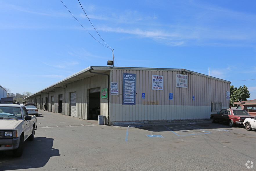 2555 Faivre St, Chula Vista, CA à vendre - Photo de l’immeuble – Image 2 sur 5