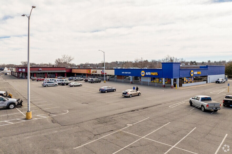 51-79 Springfield St, Agawam, MA à louer - Photo de l’immeuble – Image 2 sur 4