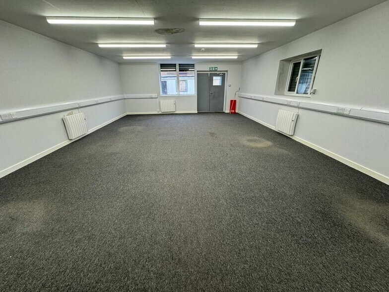 Lyng Ln, West Bromwich à louer - Photo de l’immeuble – Image 3 sur 15