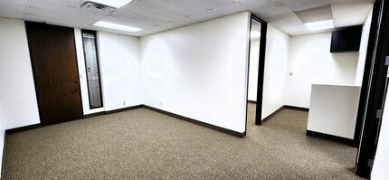 235 NE Loop 820, Hurst, TX à louer Photo intérieure– Image 1 sur 11