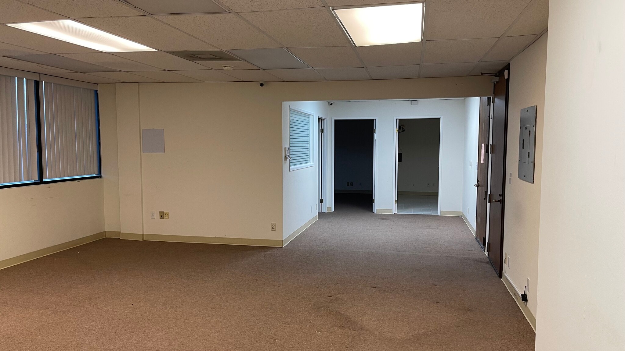 22122-22126 Sherman Way, Canoga Park, CA à louer Photo intérieure– Image 1 sur 5