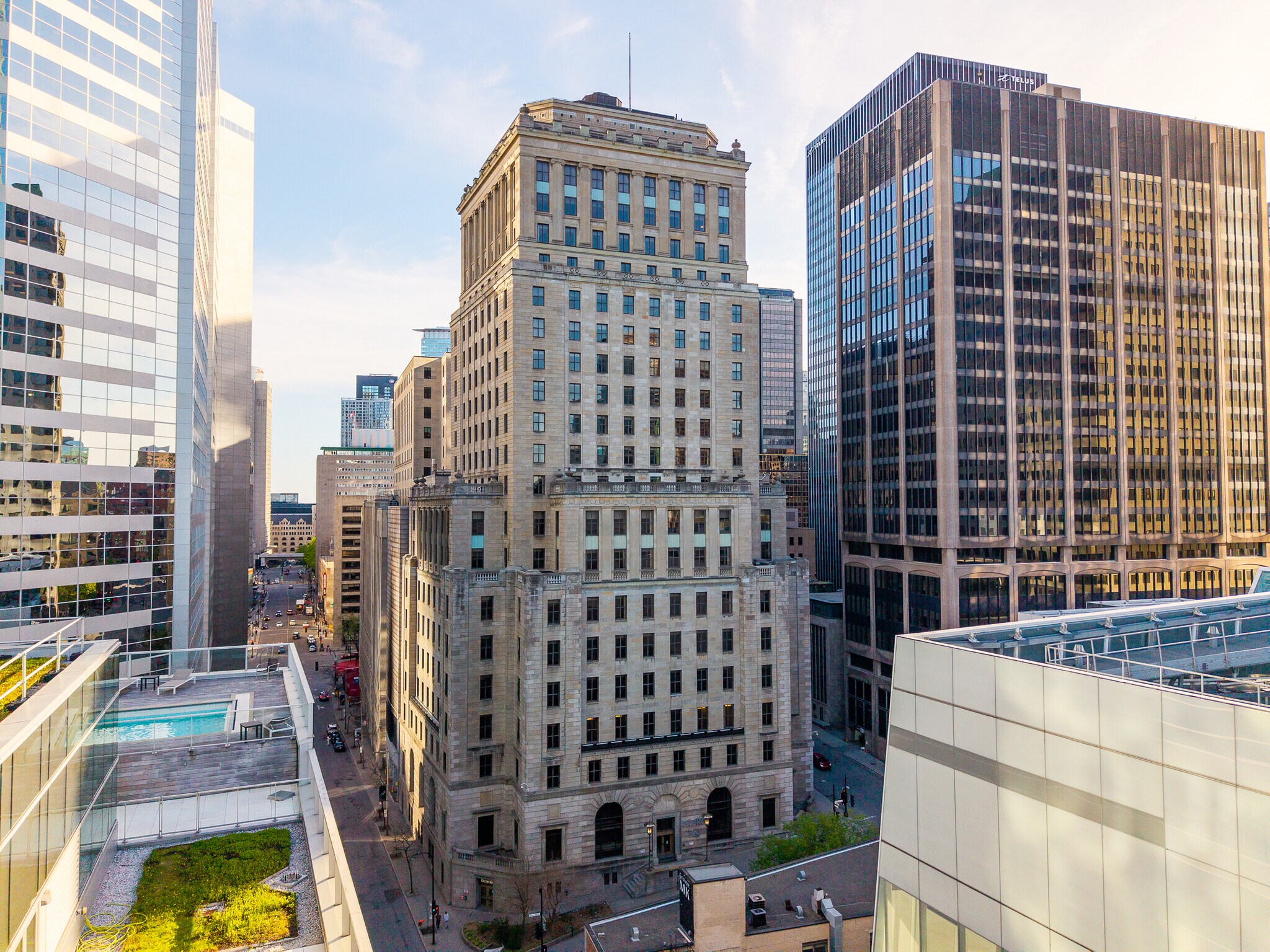 1050 Côte du Beaver Hall, Montréal, QC à louer Photo de l’immeuble– Image 1 sur 10