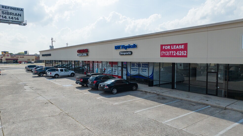 12450 E I-10 Fwy, Houston, TX à louer - Photo de l’immeuble – Image 3 sur 4
