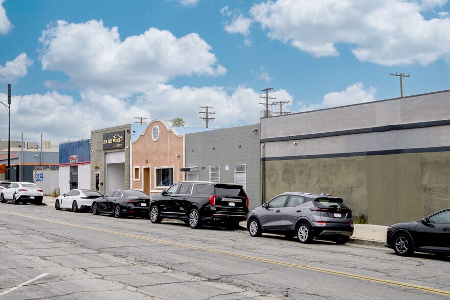 3210 N San Fernando Blvd, Burbank, CA à vendre - Photo de l’immeuble – Image 2 sur 23