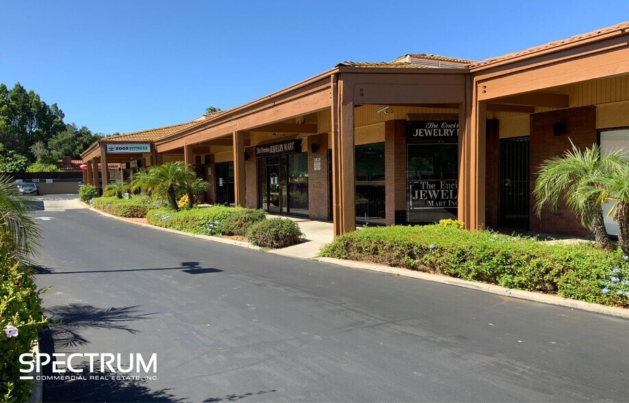 17648-17656 Ventura Blvd, Encino, CA à louer - Photo de l’immeuble – Image 3 sur 29