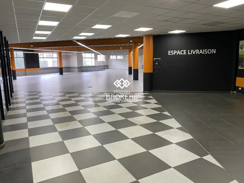 Local commercial dans Grenoble à louer - Photo de l’immeuble – Image 2 sur 14