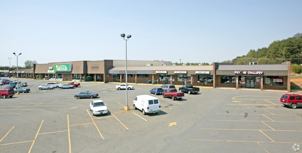 614 L-614 T S Main St, King, NC à louer - Photo de l’immeuble – Image 3 sur 13
