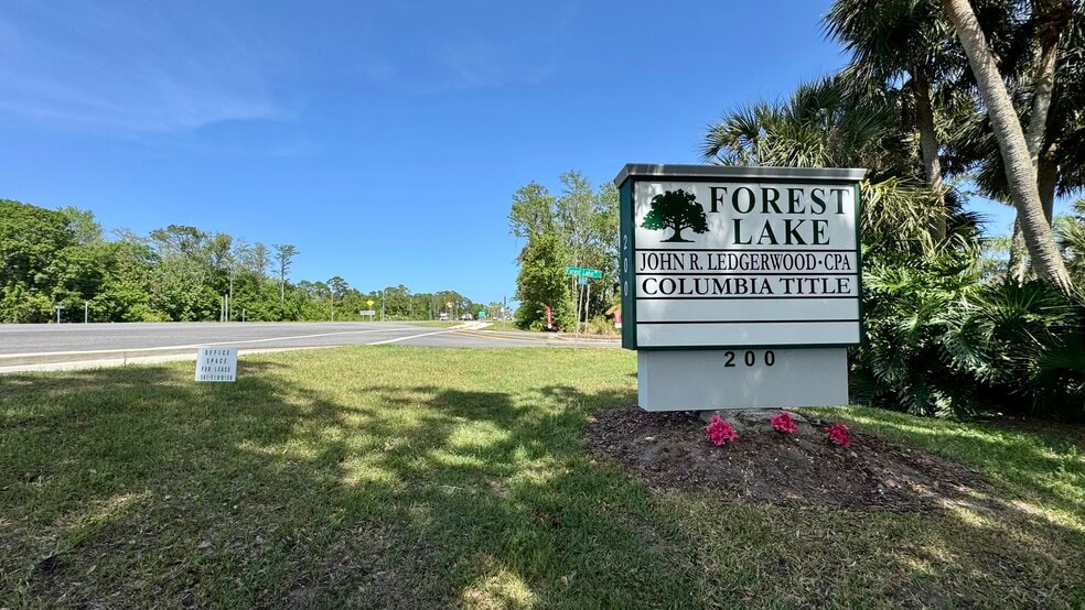 200 Forest Lake Blvd, Daytona Beach, FL à louer - Photo de l’immeuble – Image 2 sur 30