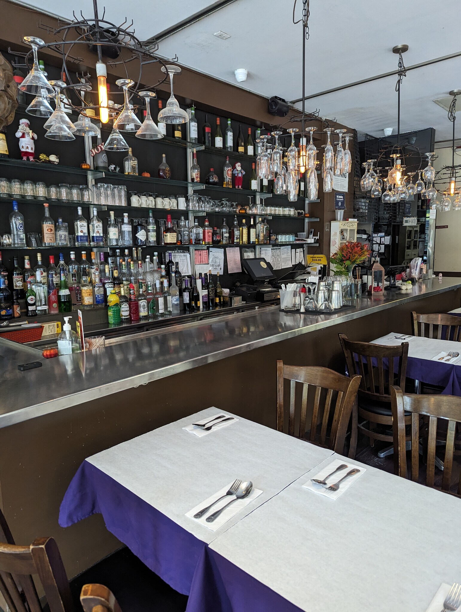 662 9th Ave, New York, NY à louer Photo de l’immeuble– Image 1 sur 6