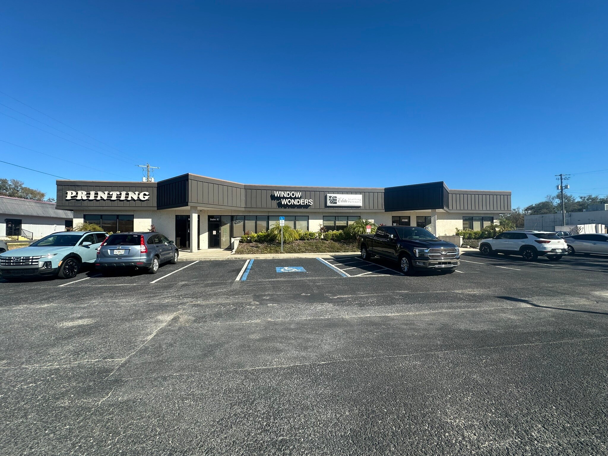 105 N Falkenburg Rd, Tampa, FL à louer Photo intérieure– Image 1 sur 2