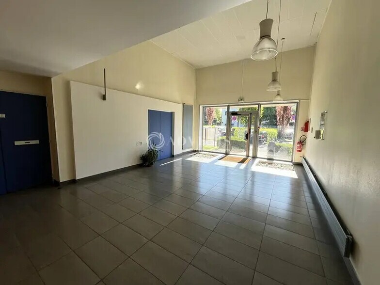 Bureau dans Villepinte à vendre - Photo de l’immeuble – Image 2 sur 8