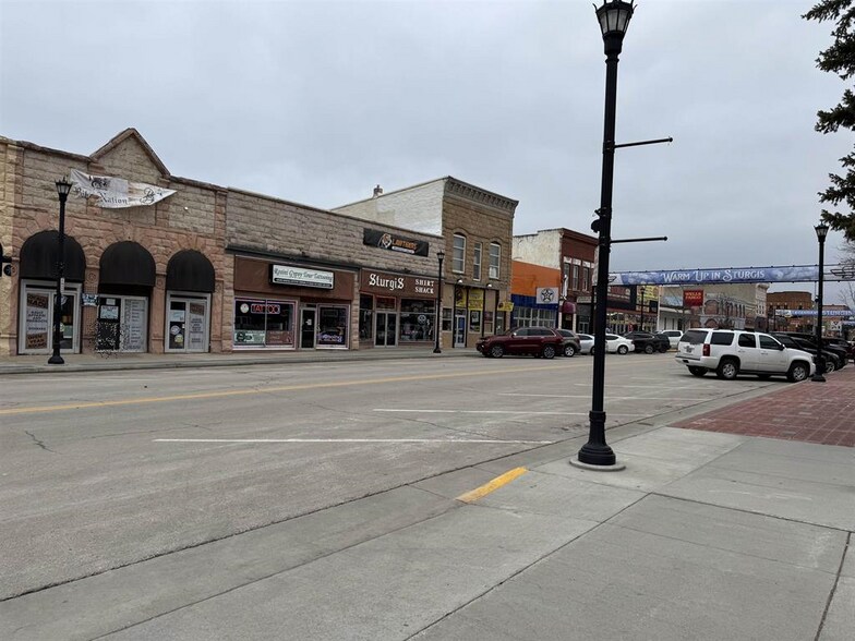 1012 Main St, Sturgis, SD à vendre - Photo de l’immeuble – Image 2 sur 8