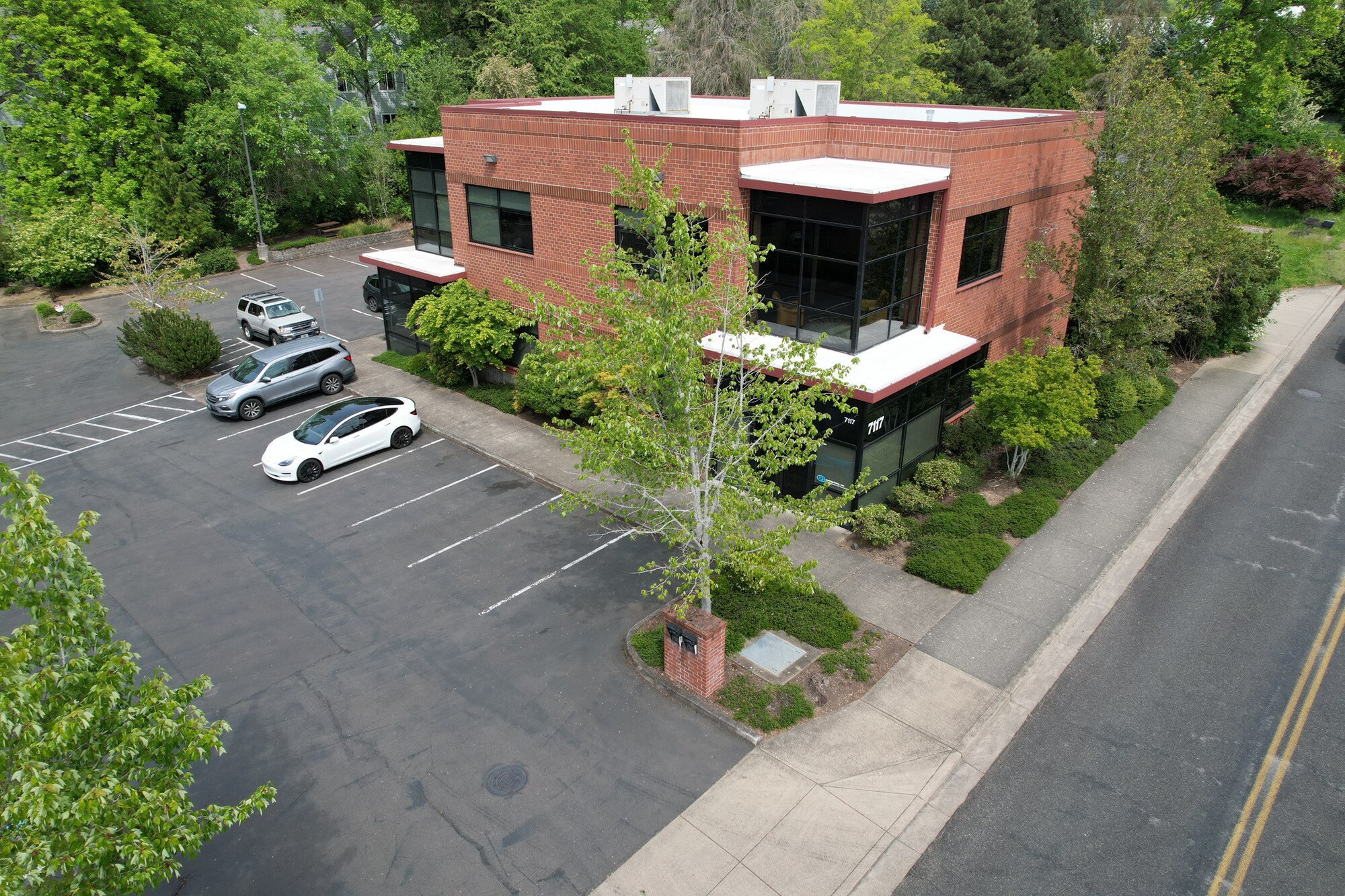 7117 SW Beveland Rd, Tigard, OR à louer Photo principale– Image 1 sur 4