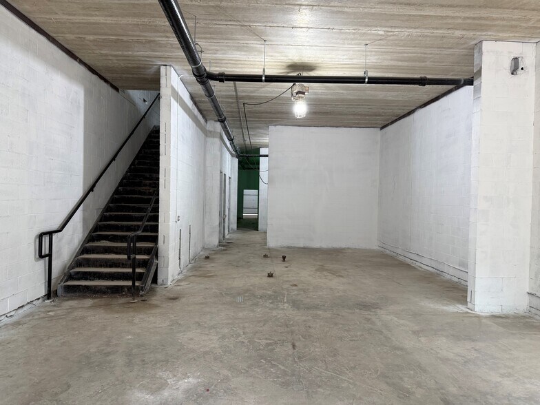 1954 W Chicago Ave, Chicago, IL à louer - Photo de l’immeuble – Image 3 sur 17