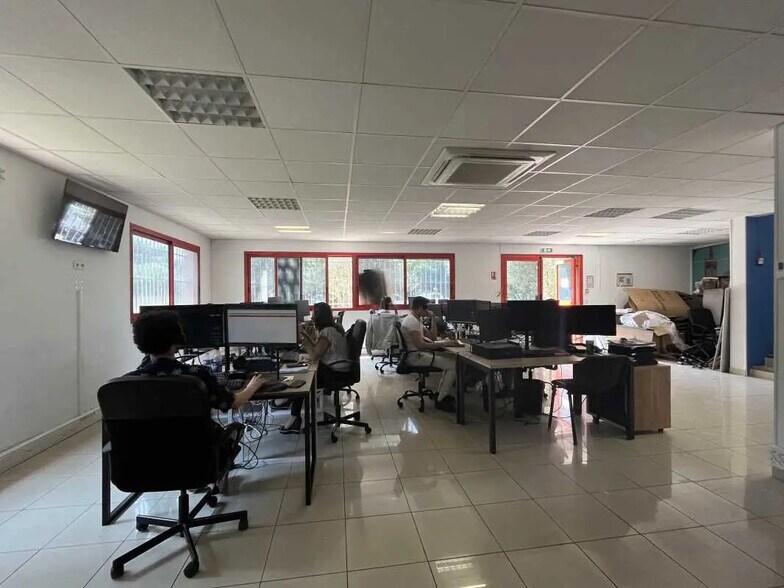 620 Avenue De La Roche-Fourcade, Aubagne à louer - Photo de l’immeuble – Image 3 sur 8