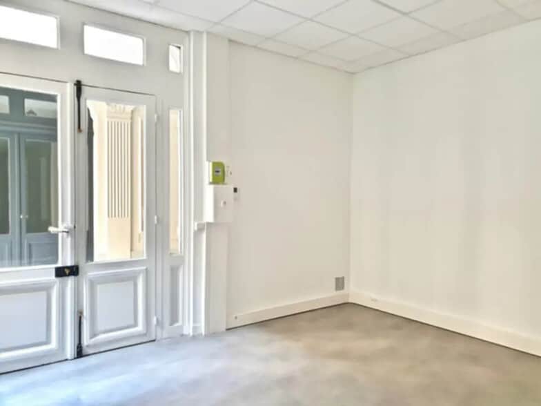 47 Rue De Rome, Paris à louer - Photo de l’immeuble – Image 3 sur 8